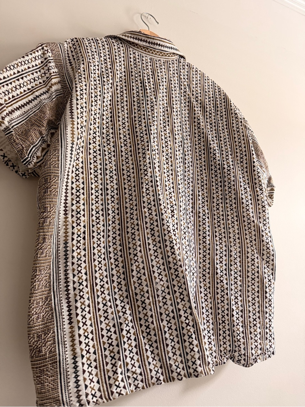 Men's Tribal Patterned Button-Up - Picture 6 of 7